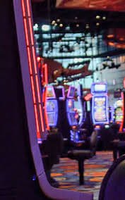 Studio live dealer indoplay dengan peralatan broadcast HD untuk pertandingan Liga Champions